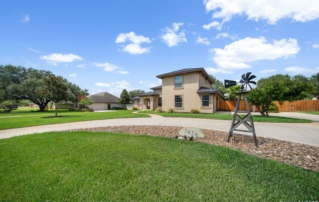 3-bedroom rental at 1626 Clover Ridge in Pleasanton, TX — photo 3