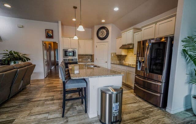 4-bedroom rental at 104 Fairway in Floresville, TX — photo 3