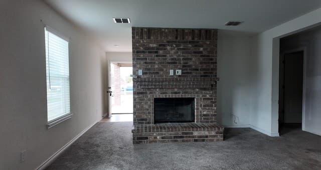 3-bedroom rental at 3118 Comanche in San Antonio, TX — photo 4