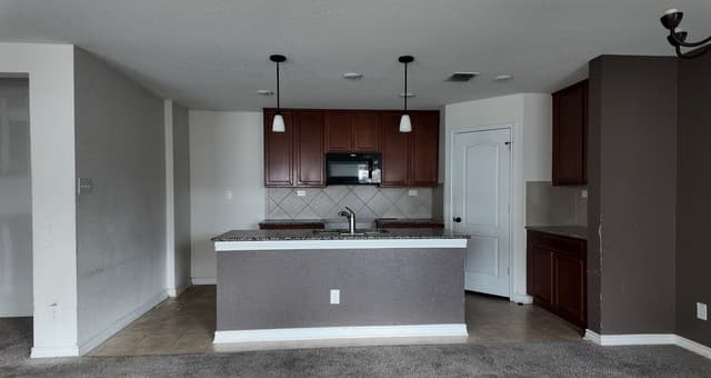 3-bedroom rental at 3118 Comanche in San Antonio, TX — photo 5