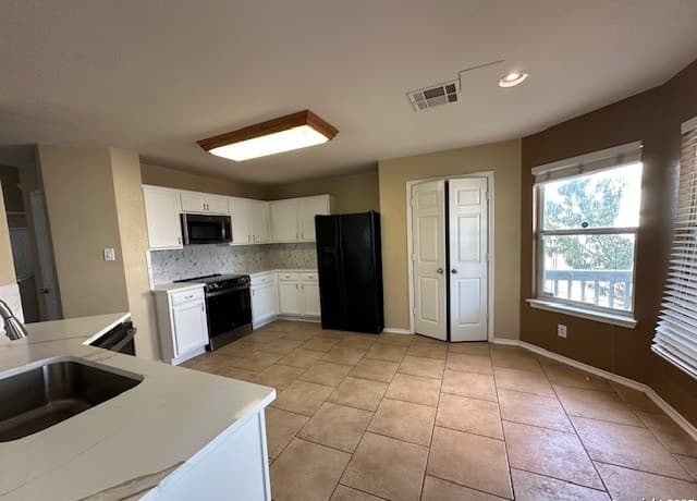 4-bedroom rental at 6641 Sally Agee in Leon Valley, TX — photo 4