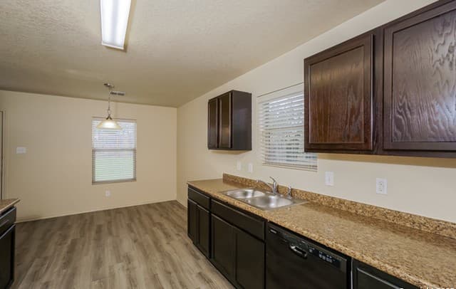 3-bedroom rental at 2030 Catfish Pond in San Antonio, TX — photo 2