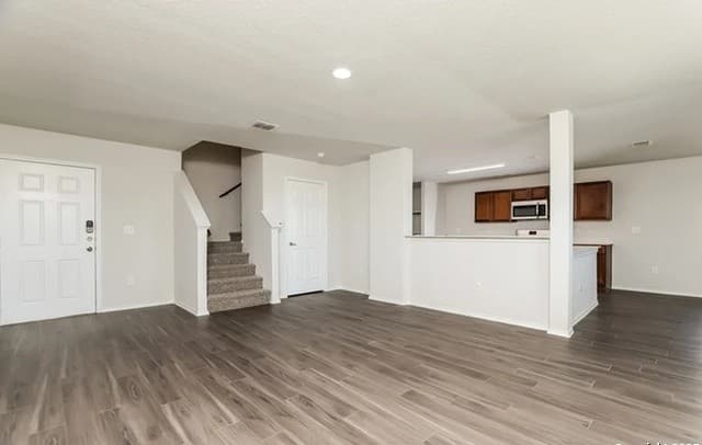 4-bedroom rental at 2235 Fishing Trail in San Antonio, TX — photo 5