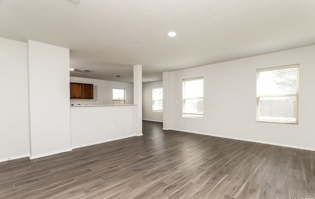 4-bedroom rental at 10511 Goose Way in San Antonio, TX — photo 4