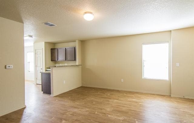 4-bedroom rental at 10614 Hunters Pond in San Antonio, TX — photo 3