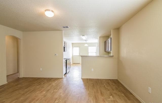 4-bedroom rental at 10614 Hunters Pond in San Antonio, TX — photo 4
