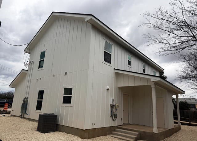 rental at 600A 10th in Bandera, TX — photo 2