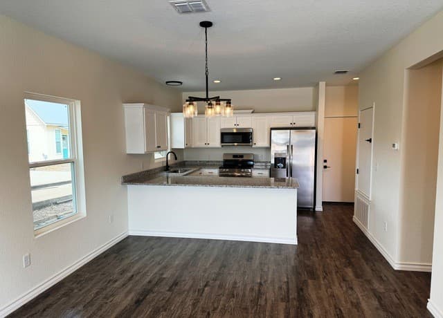 rental at 600A 10th in Bandera, TX — photo 4