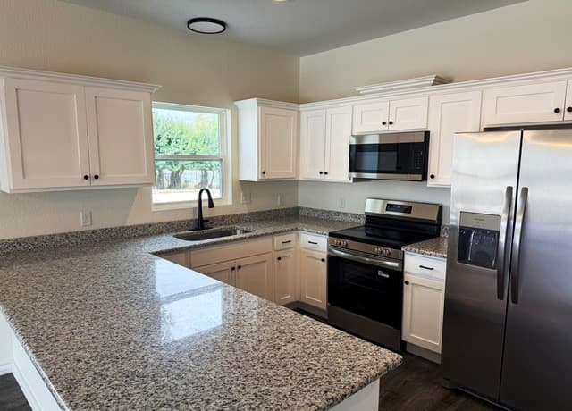 rental at 600A 10th in Bandera, TX — photo 5