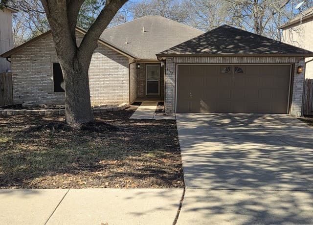 3-bedroom rental at 8642 Park Olympia in Universal City, TX — photo 1