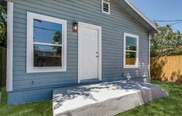 3-bedroom rental at 2017 Lyons in San Antonio, TX — photo 4