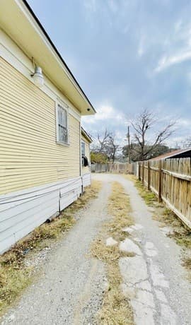 rental at 1108 Fresno in San Antonio, TX — photo 5