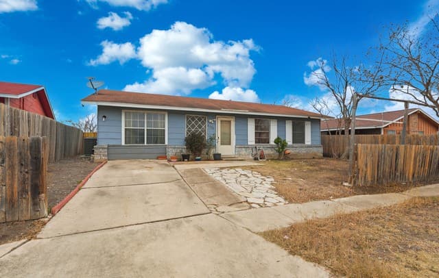 3-bedroom rental at 8335 Swift Eagle Dr in San Antonio, TX — photo 1