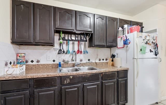3-bedroom rental at 8335 Swift Eagle Dr in San Antonio, TX — photo 5