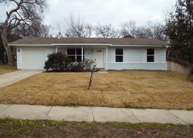 3-bedroom rental at 4623 Pintoresco in San Antonio, TX — photo 1