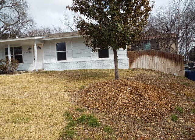 3-bedroom rental at 4623 Pintoresco in San Antonio, TX — photo 2