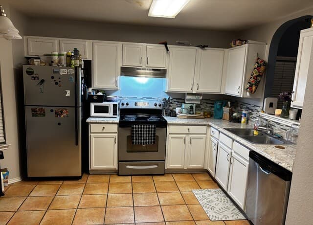 3-bedroom rental at 7926 Coastal Run in San Antonio, TX — photo 4