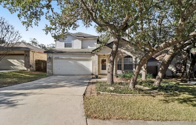 3-bedroom rental at 15727 Knollrun in San Antonio, TX — photo 1