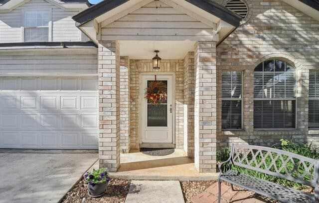 3-bedroom rental at 15727 Knollrun in San Antonio, TX — photo 5