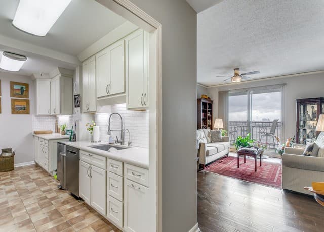 2-bedroom rental at 1 Towers Park Ln Unit 1617/1618 in San Antonio, TX — photo 3