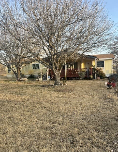 4-bedroom rental at 475 Roemer in Floresville, TX — photo 4