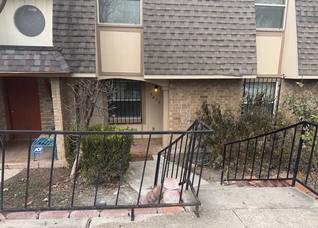 3-bedroom rental at 5435 Callaghan Unit 0 in San Antonio, TX — photo 1