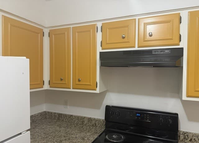 3-bedroom rental at 5435 Callaghan Unit 0 in San Antonio, TX — photo 5