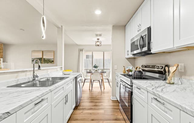 4-bedroom rental at 7410 Oak Marsh in Live Oak, TX — photo 4
