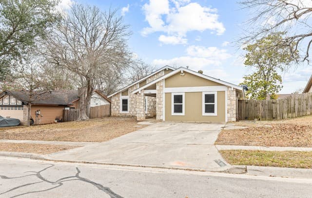 4-bedroom rental at 7410 Oak Marsh in Live Oak, TX — photo 5