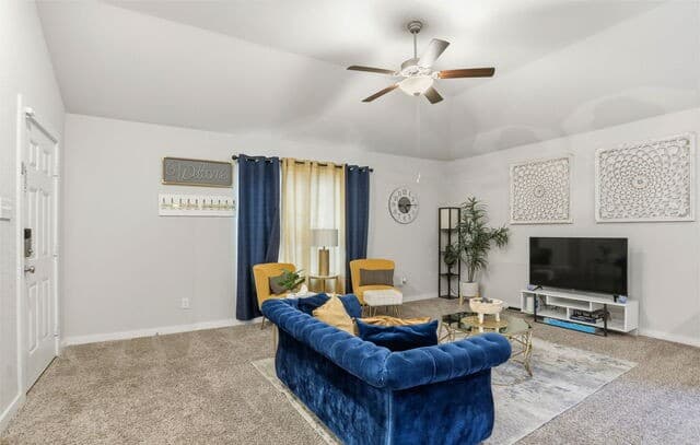 3-bedroom rental at 7003 Emerald Valley in San Antonio, TX — photo 4