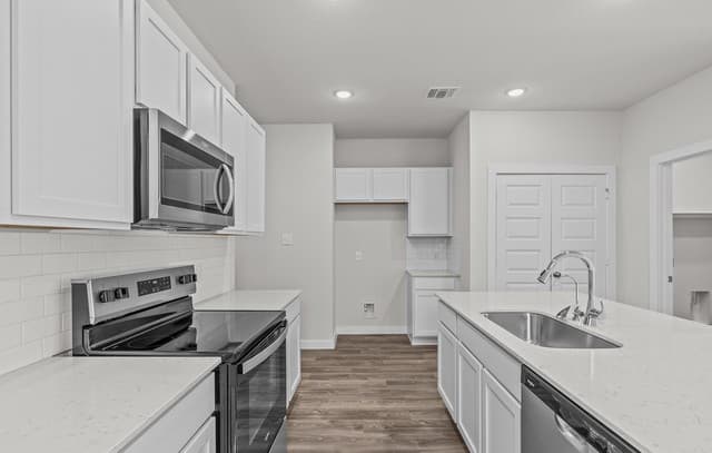 4-bedroom rental at 9923 Chavaneaux Lndg in San Antonio, TX — photo 5