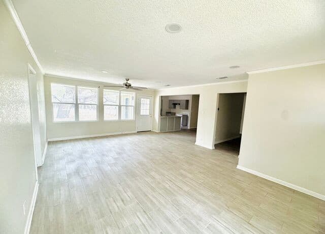 4-bedroom rental at 25 Sunrise Dr. in Pleasanton, TX — photo 4