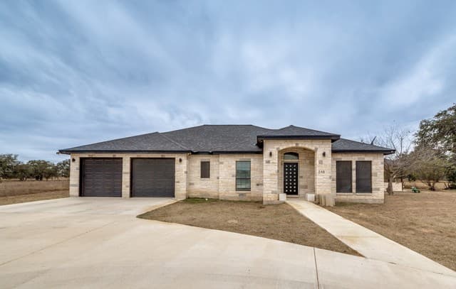 3-bedroom rental at 248 Mustang in Natalia, TX — photo 3