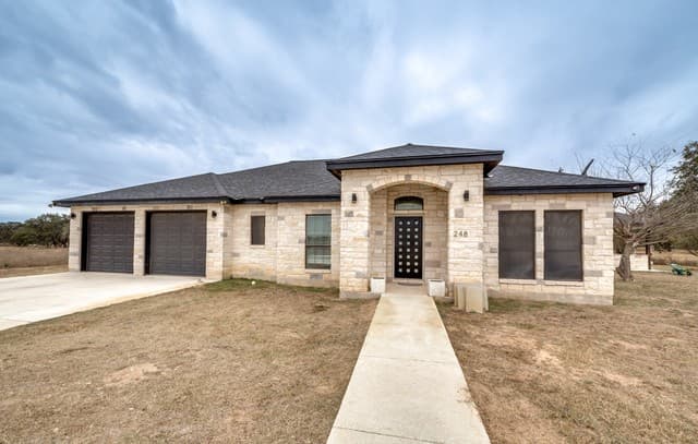 3-bedroom rental at 248 Mustang in Natalia, TX — photo 4