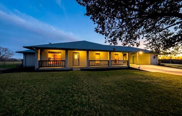 Home for sale at 14320 La Vernia Rd in St Hedwig, TX — photo 2