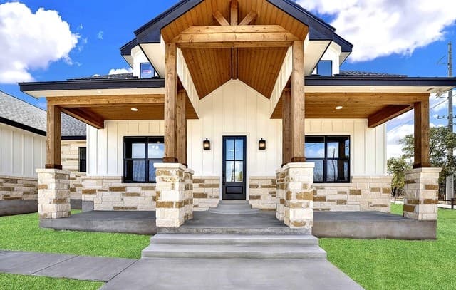 Home for sale at 100 Hondo Ridge in La Vernia, TX — photo 3