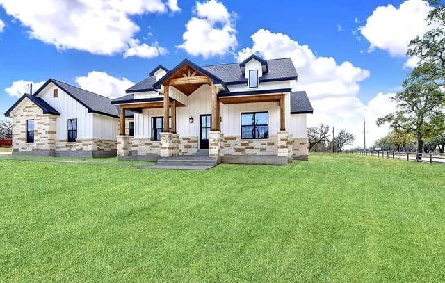 Home for sale at 100 Hondo Ridge in La Vernia, TX — photo 5