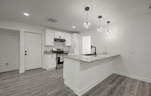 3-bedroom rental at 6415 Edinborough in San Antonio, TX — photo 3