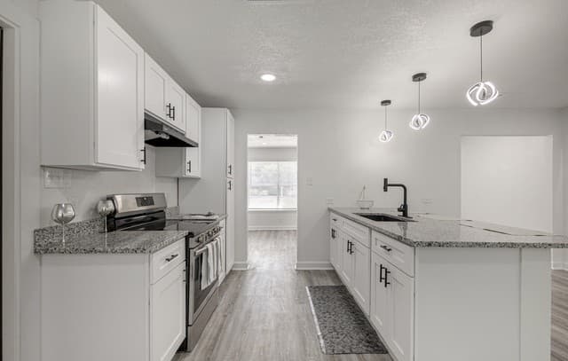 3-bedroom rental at 6415 Edinborough in San Antonio, TX — photo 5