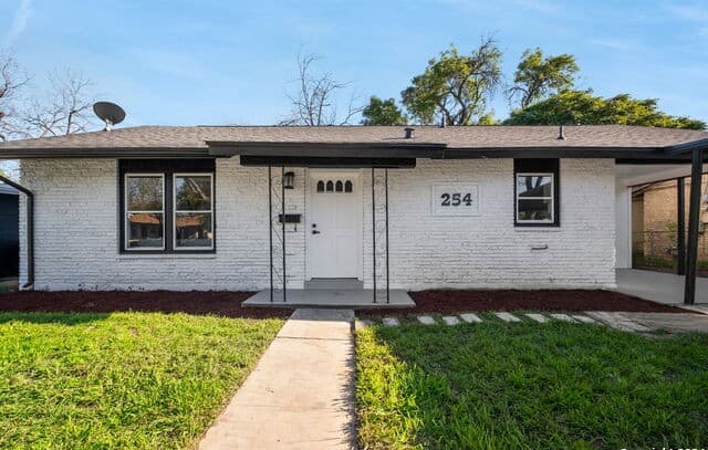 4-bedroom rental at 254 Kate Schenck in San Antonio, TX — photo 2