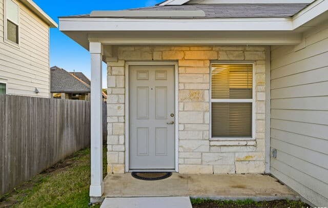 5-bedroom rental at 10814 Apple Pie Rd in San Antonio, TX — photo 3