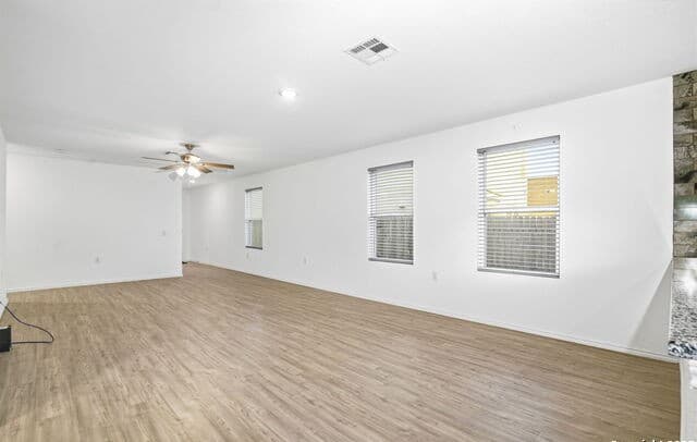 5-bedroom rental at 10814 Apple Pie Rd in San Antonio, TX — photo 4