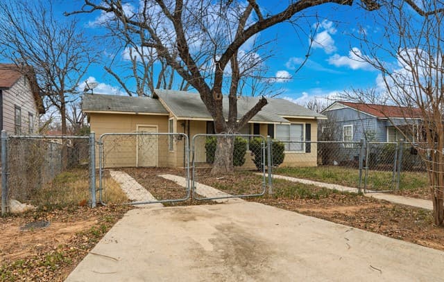2-bedroom rental at 507 Wright Ave in Schertz, TX — photo 3
