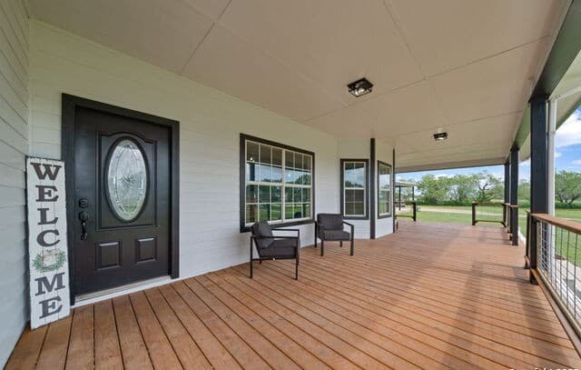 4-bedroom rental at 4495 N Sh 16 in Jourdanton, TX — photo 5