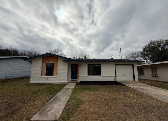 3-bedroom rental at 134 Cyril in San Antonio, TX — photo 1
