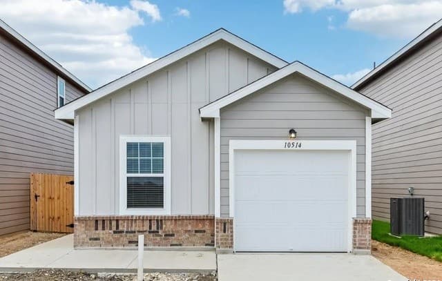 4-bedroom rental at 11727 Haven Estates in Adkins, TX — photo 1