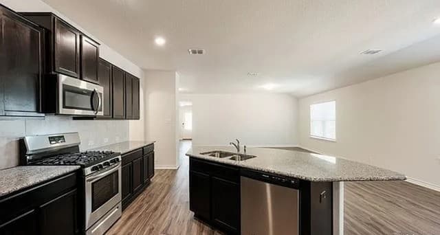 4-bedroom rental at 12006 Turquoise Pond in San Antonio, TX — photo 3