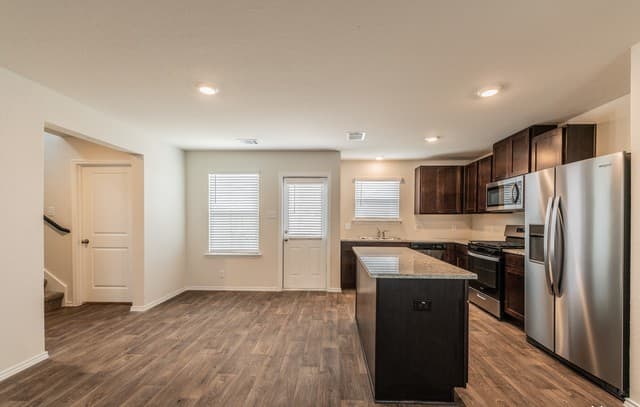 3-bedroom rental at 1006 Western Whipbird in San Antonio, TX — photo 4