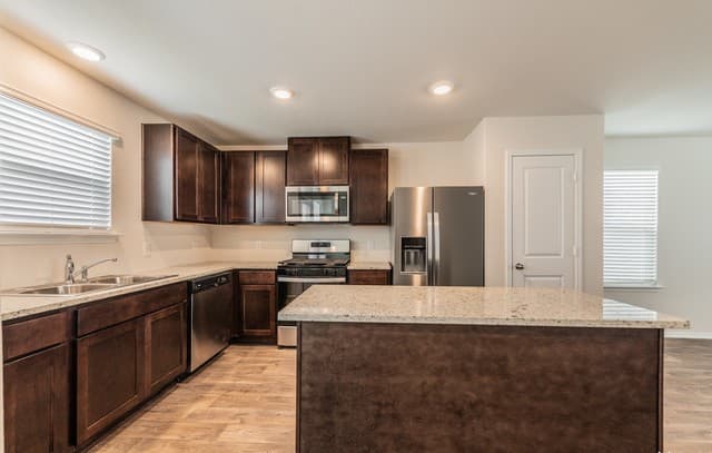 3-bedroom rental at 1006 Western Whipbird in San Antonio, TX — photo 5
