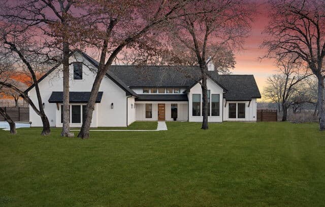 3-bedroom rental at 200 Oak Fields Dr., in Floresville, TX — photo 3